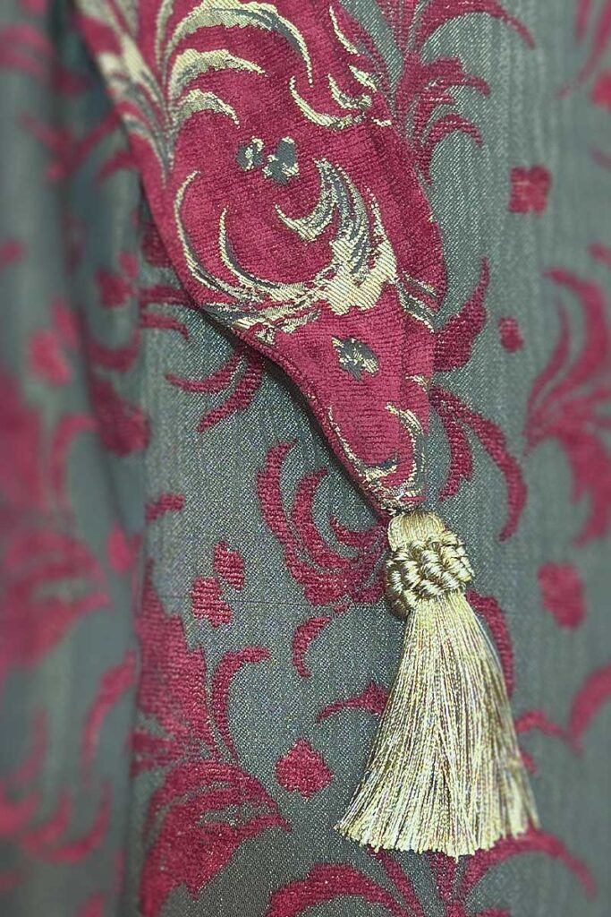 5burgundy-black-gold-floral-dressing-gown-robe
